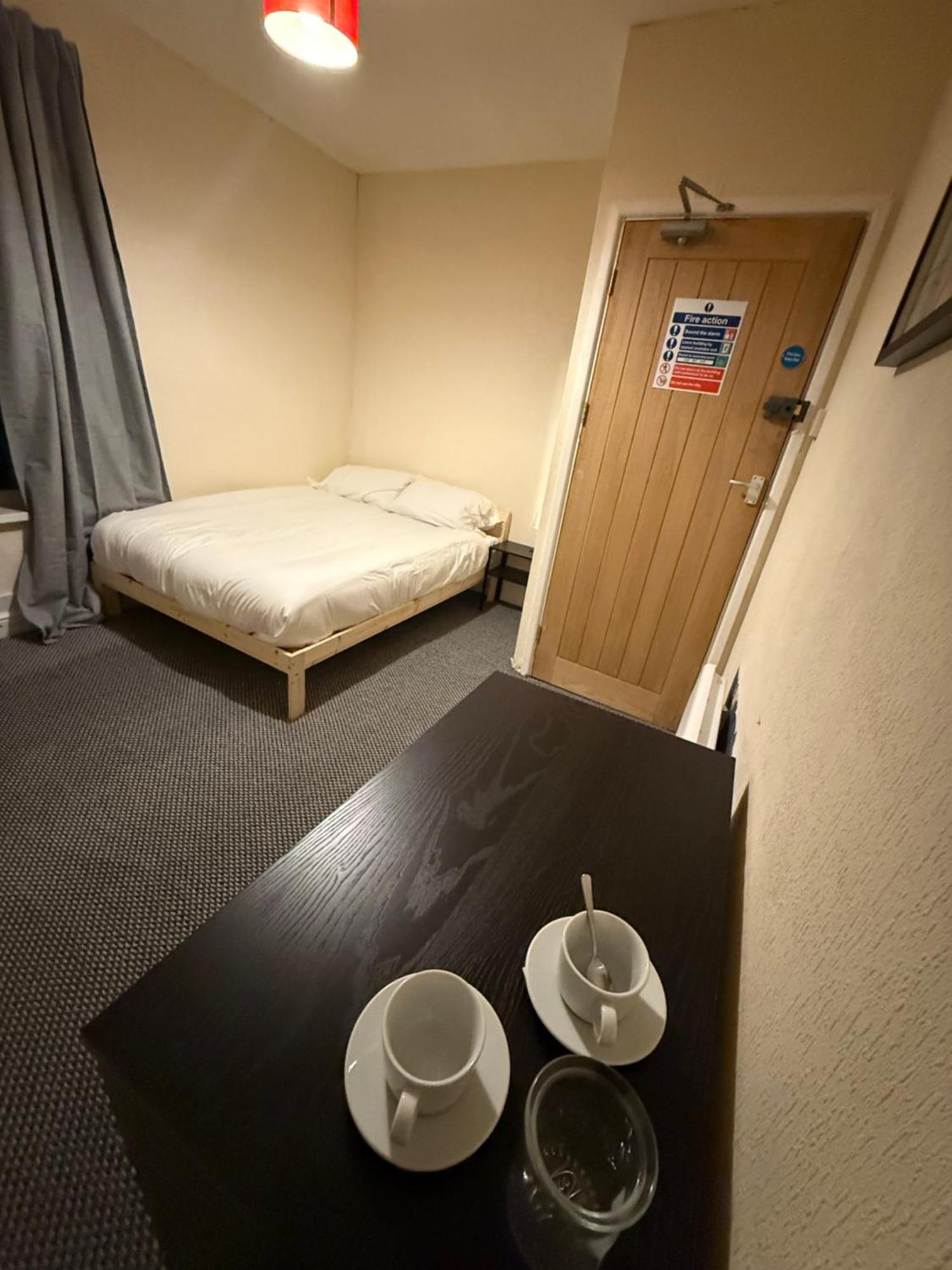The Phoenix Inn Newport  Extérieur photo