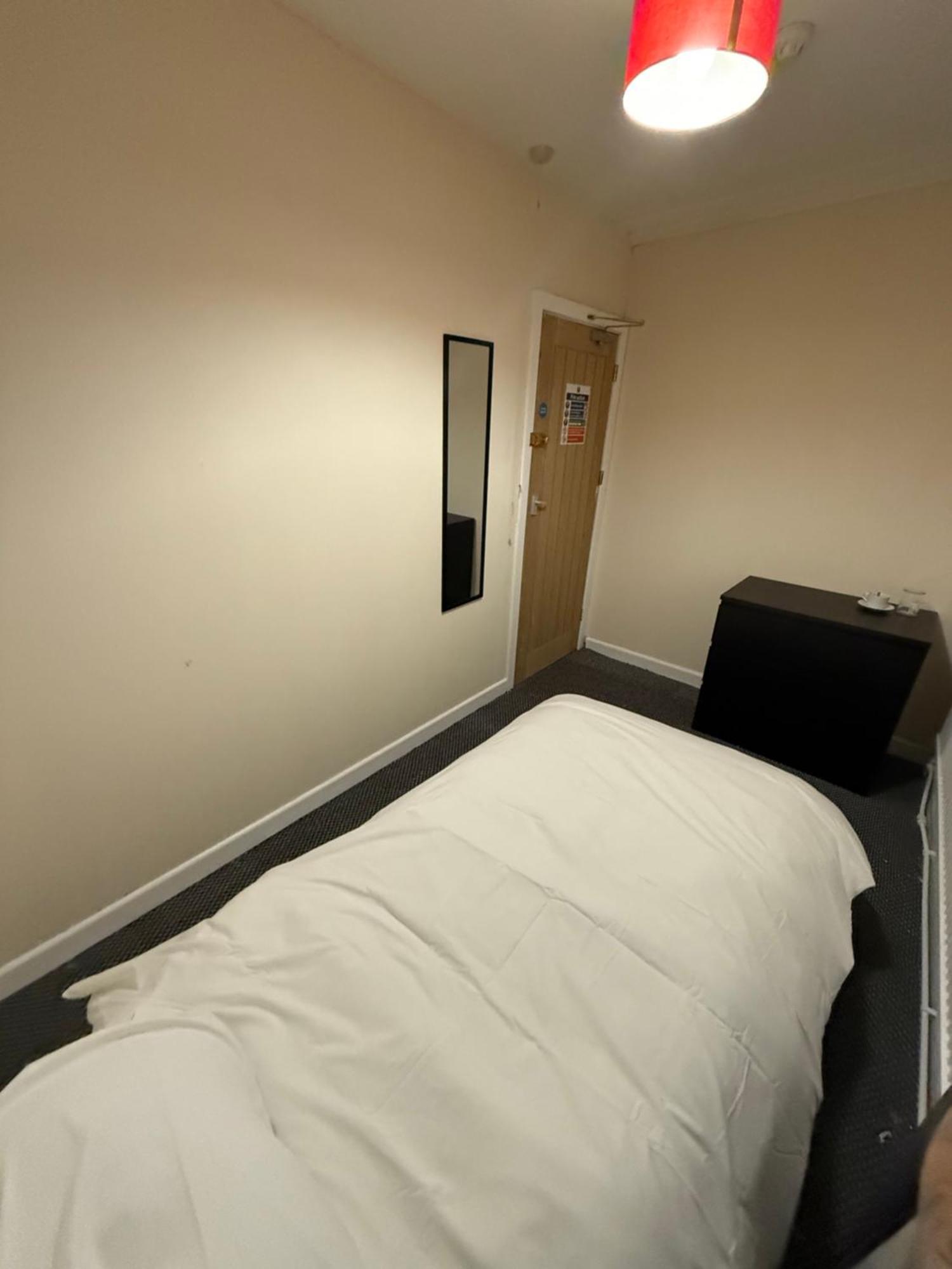 The Phoenix Inn Newport  Extérieur photo