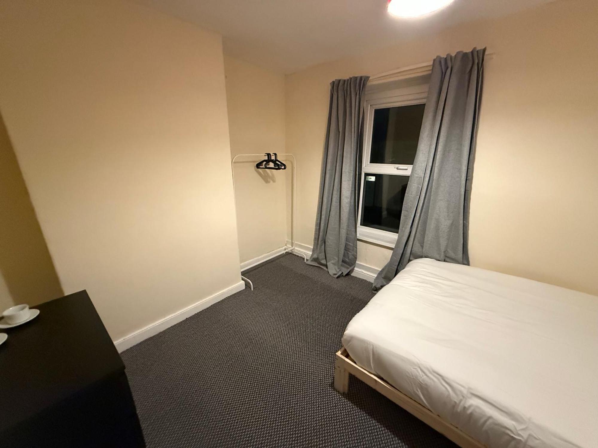 The Phoenix Inn Newport  Extérieur photo
