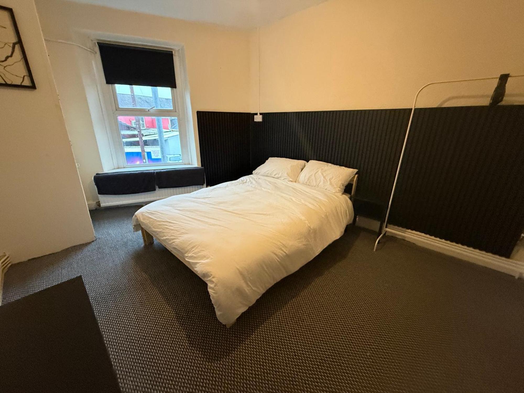 The Phoenix Inn Newport  Extérieur photo